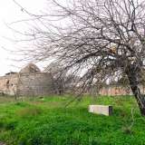 Quel che resta di un pagliaro: una costruzione in pietra a secco molto simile ai trulli, utilizzata in passato per gli attrezzi dei contadini o per il riposo dei pastori